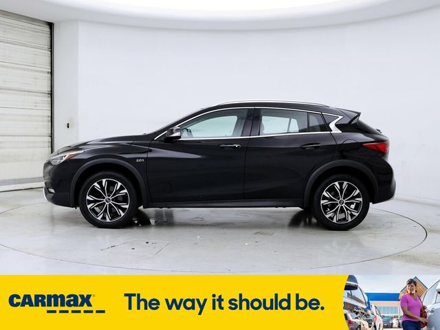 2017 INFINITI QX30 Premium