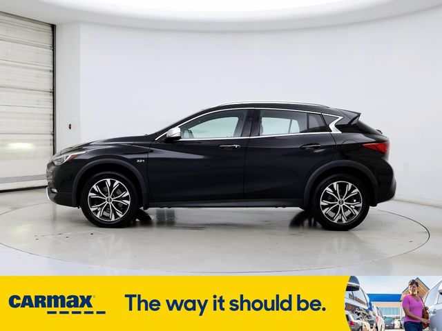 2017 INFINITI QX30 Premium