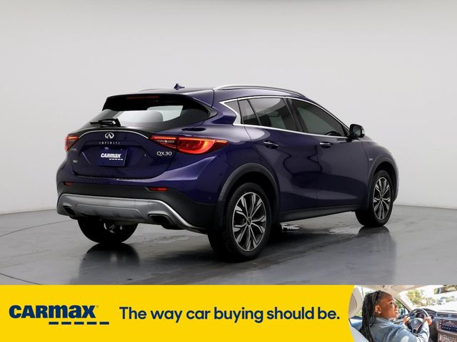 2017 INFINITI QX30 Premium