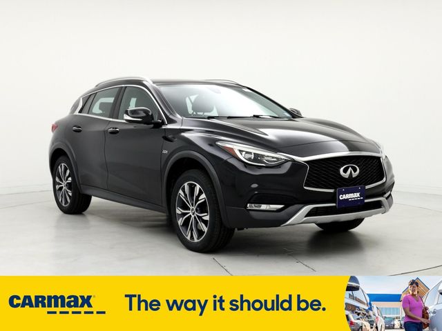 2017 INFINITI QX30 Premium