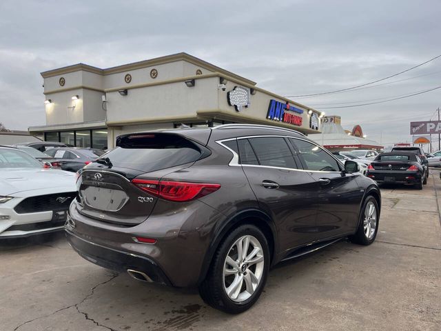 2017 INFINITI QX30 Premium