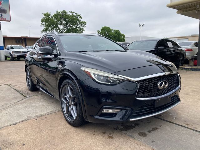 2017 INFINITI QX30 Premium