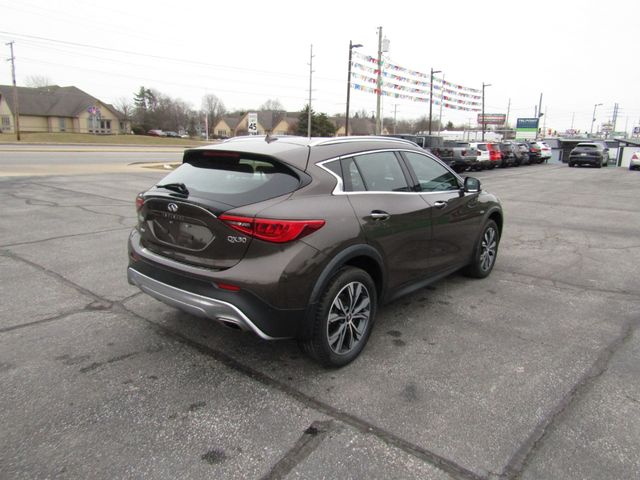 2017 INFINITI QX30 Premium