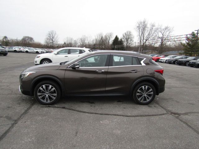 2017 INFINITI QX30 Premium