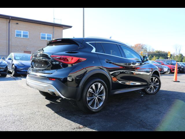 2017 INFINITI QX30 Premium