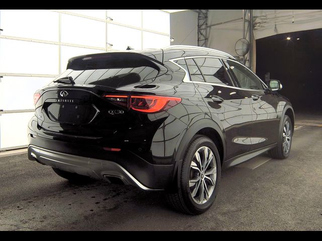 2017 INFINITI QX30 Premium