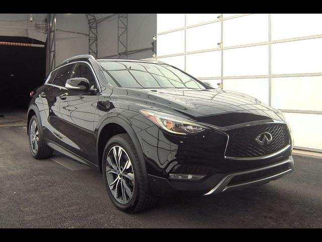 2017 INFINITI QX30 Premium