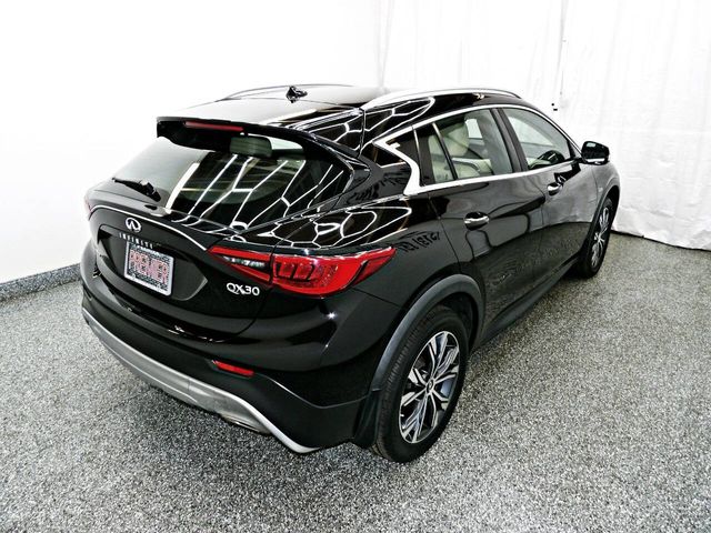 2017 INFINITI QX30 Premium