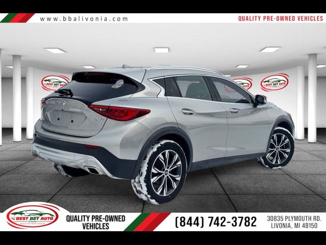 2017 INFINITI QX30 Luxury