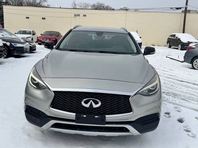 2017 INFINITI QX30 Luxury