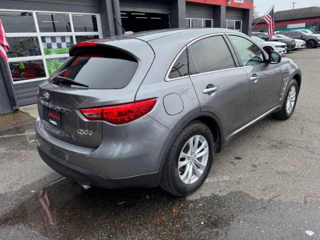 2017 INFINITI QX70 Base