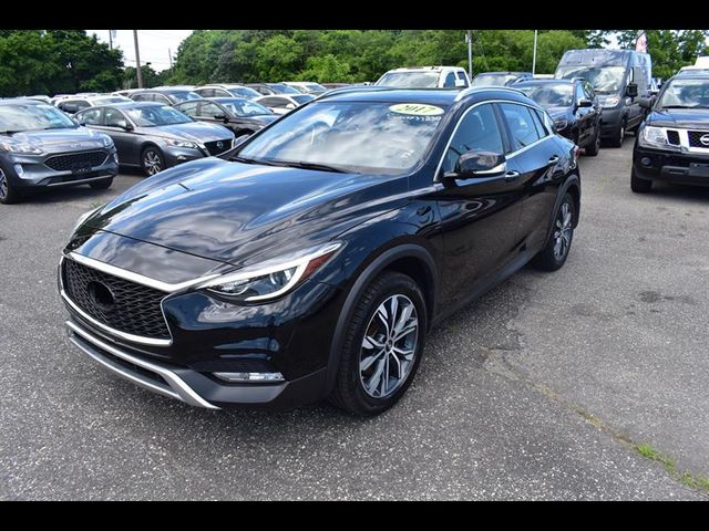 2017 INFINITI QX30 Premium