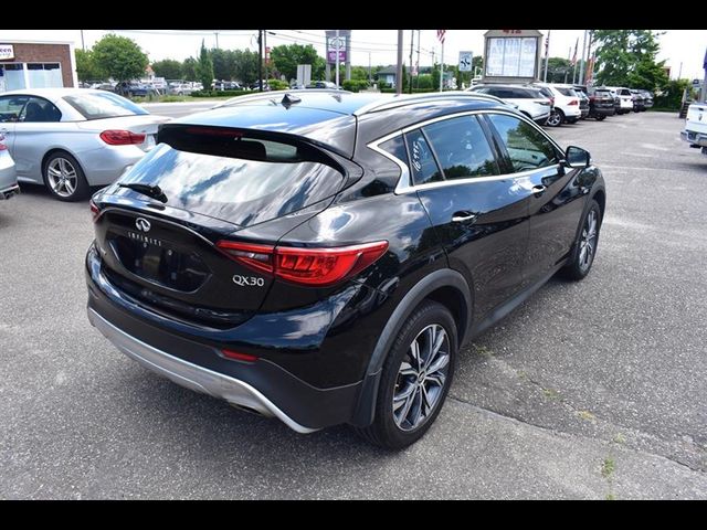 2017 INFINITI QX30 Premium