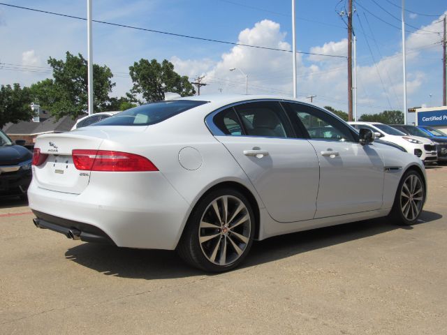 2017 Jaguar XE 25t Prestige