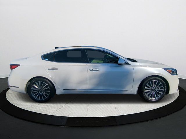 2017 Kia Cadenza Technology