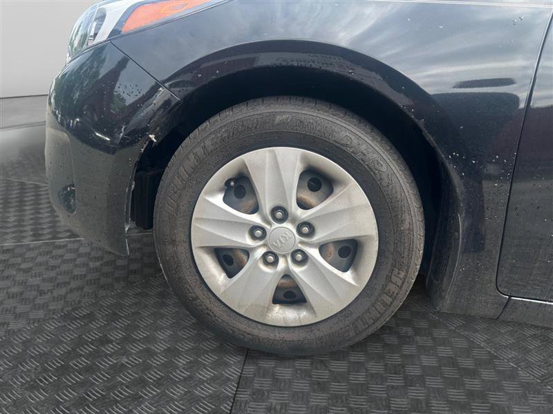 Vehicle image 8 of 14