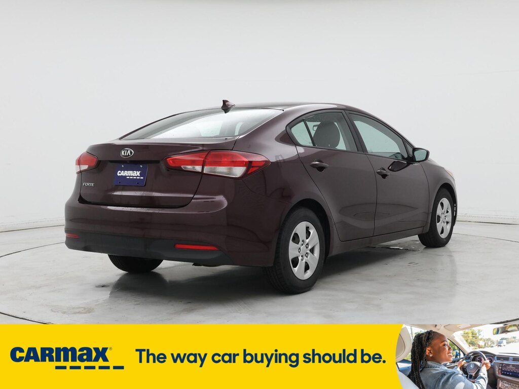 Vehicle image 10 of 28