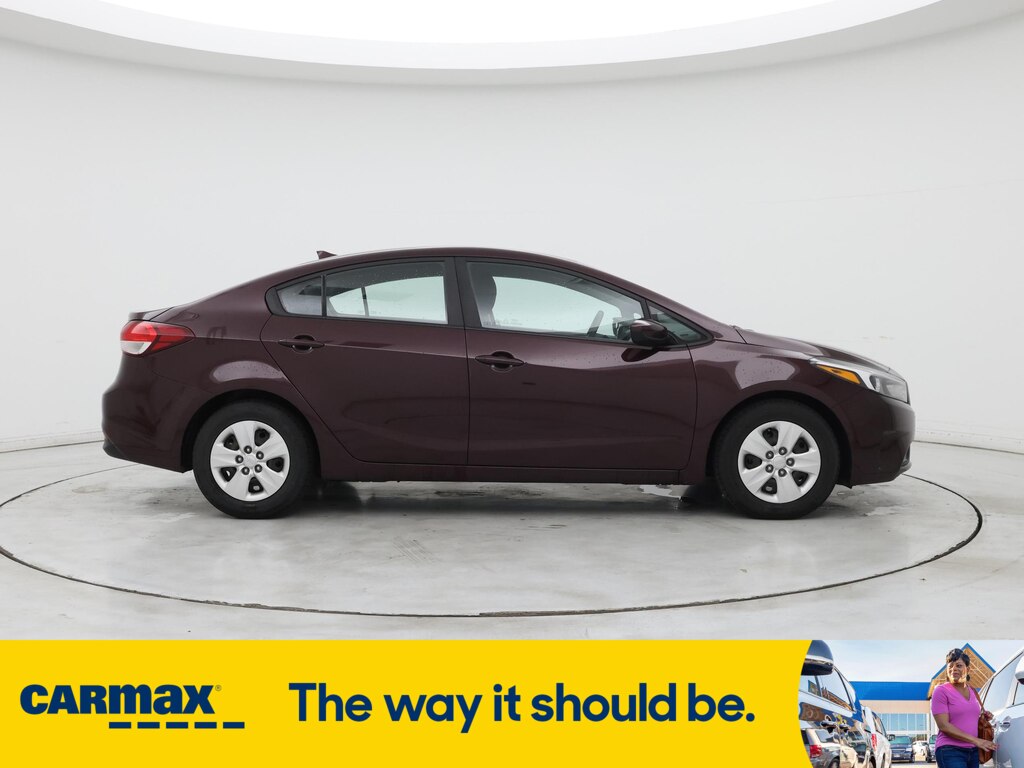 Vehicle image 9 of 28