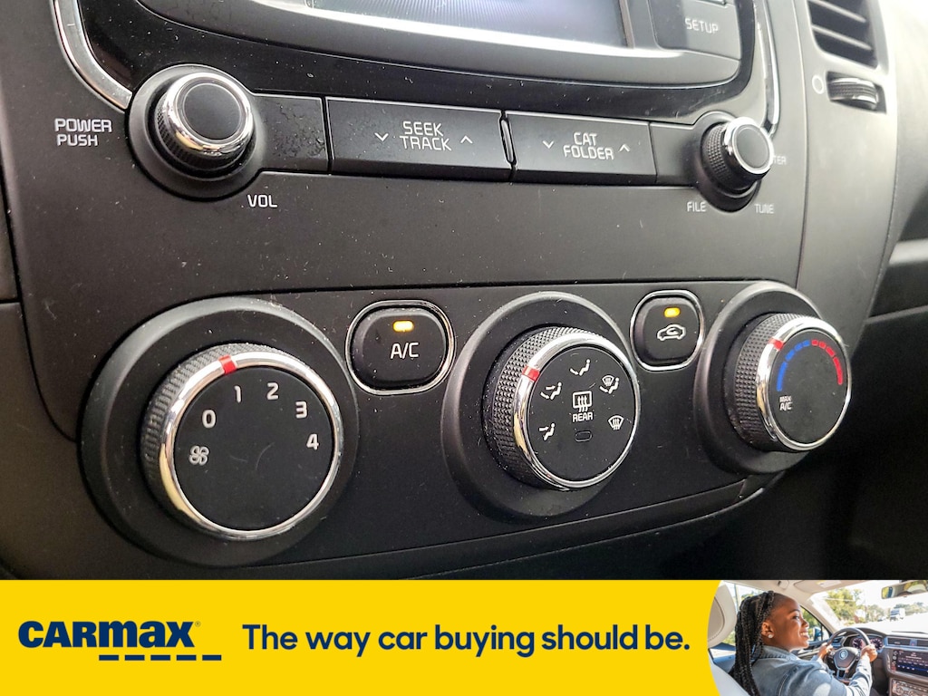 Vehicle image 21 of 28