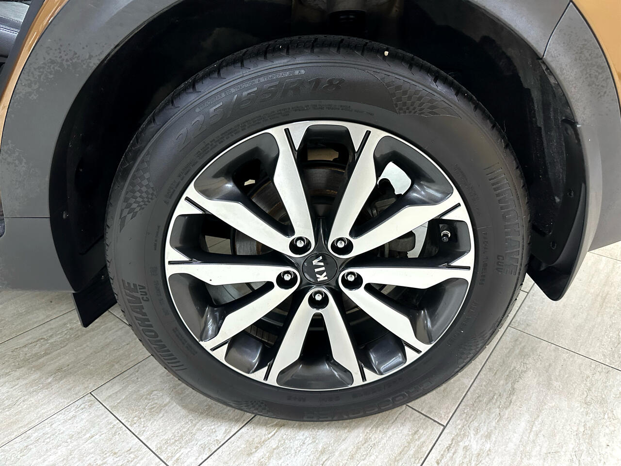 Vehicle image 32 of 41