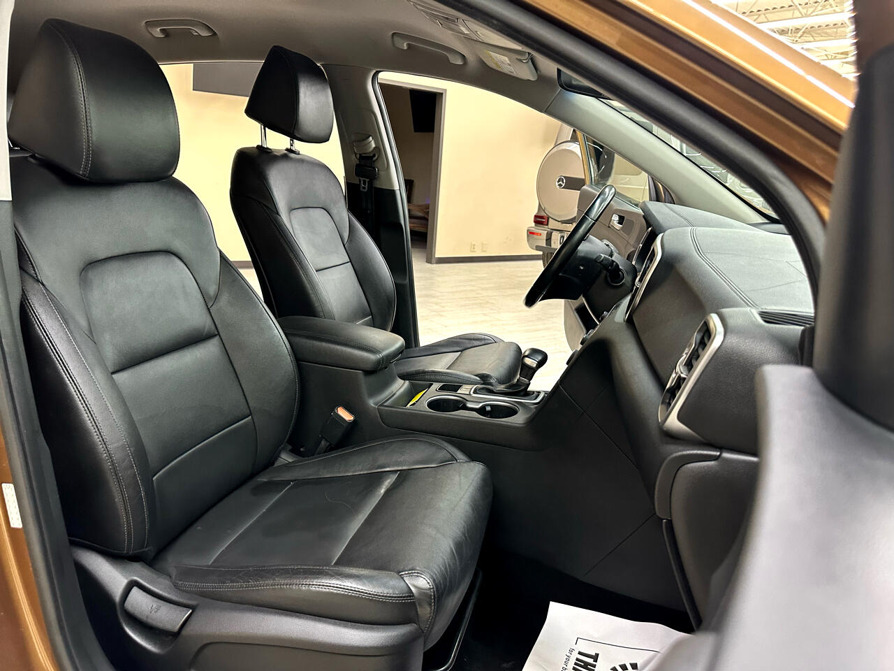 Vehicle image 37 of 41