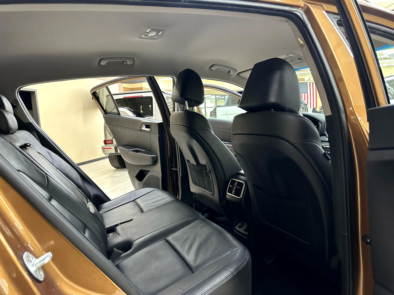 Vehicle image 34 of 41