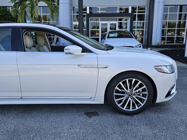 2017 Lincoln Continental Select