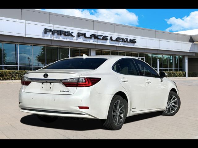 2017 Lexus ES 300h