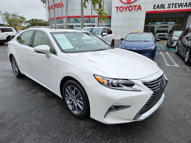 2017 Lexus ES 300h