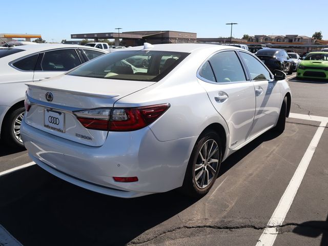 2017 Lexus ES 300h