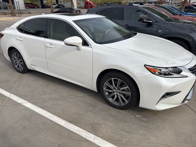 2017 Lexus ES 300h