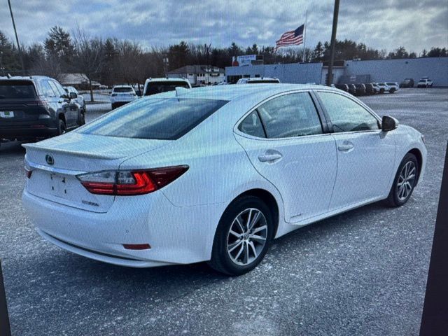 2017 Lexus ES 300h