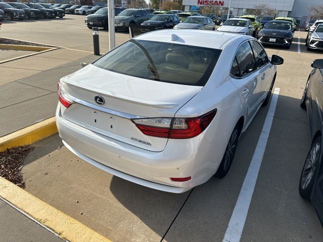 2017 Lexus ES 300h