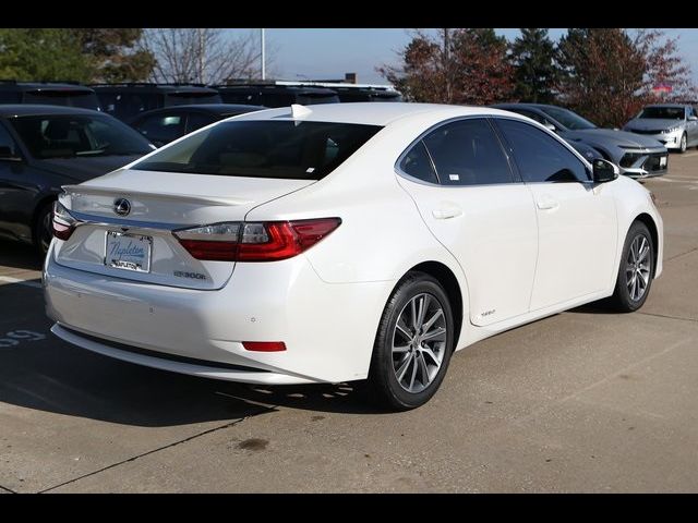 2017 Lexus ES 300h