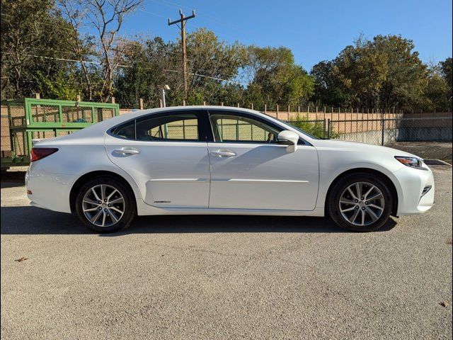 2017 Lexus ES 300h