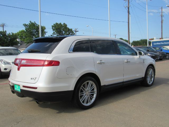 2017 Lincoln MKT Elite