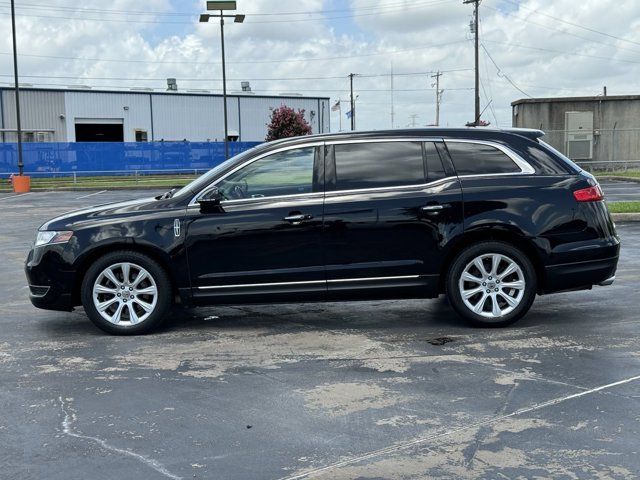 2017 Lincoln MKT Elite