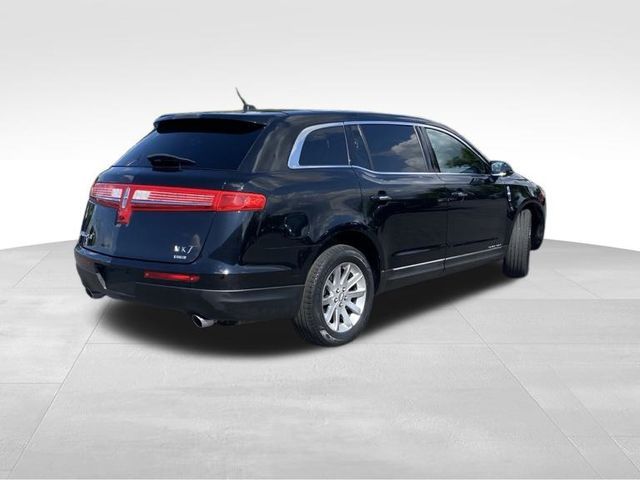 2017 Lincoln MKT Base