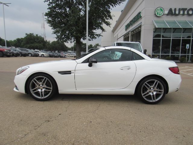 2017 Mercedes-Benz SLC 300