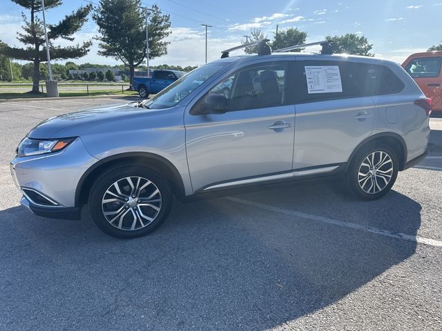 2017 Mitsubishi Outlander ES