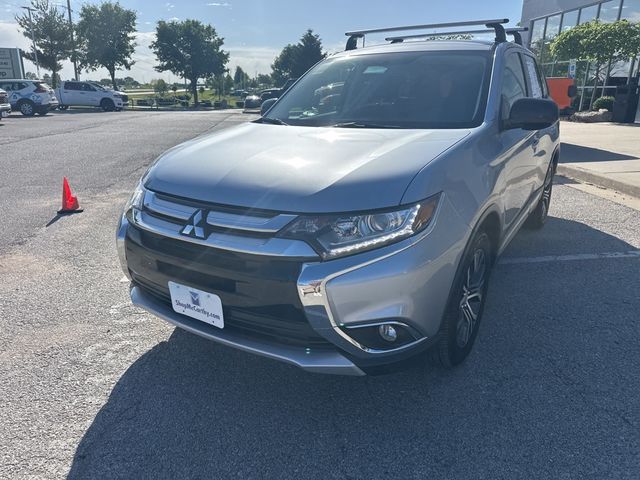2017 Mitsubishi Outlander ES