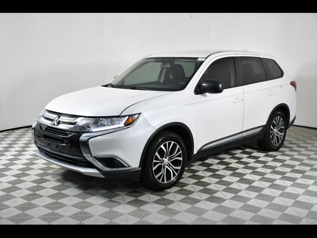 2017 Mitsubishi Outlander ES