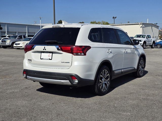 2017 Mitsubishi Outlander ES