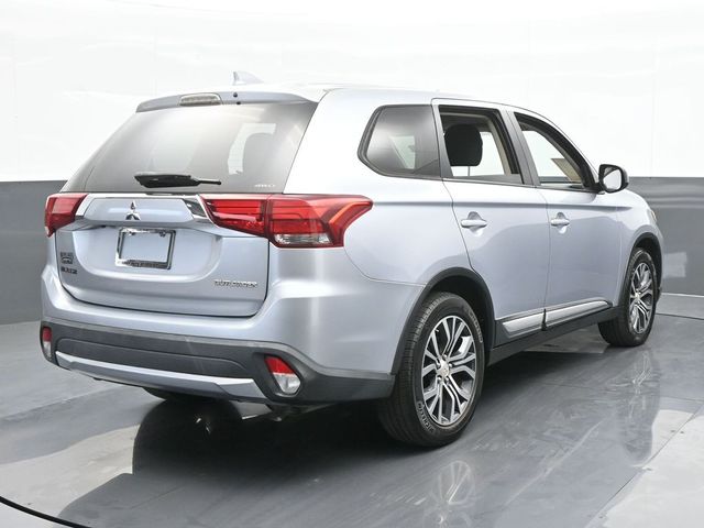 2017 Mitsubishi Outlander ES