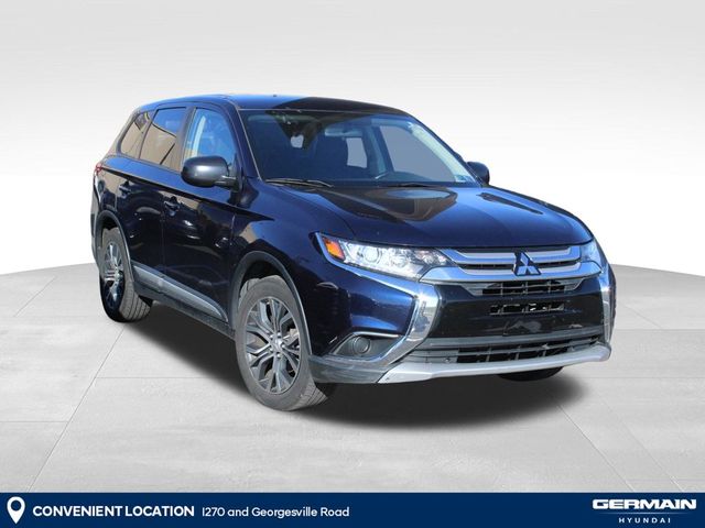 2017 Mitsubishi Outlander ES