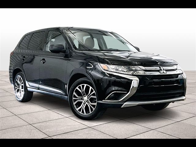 2017 Mitsubishi Outlander ES