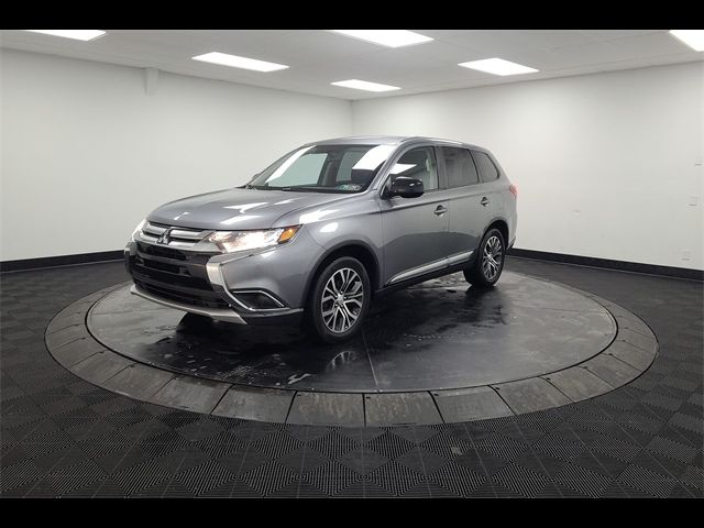 2017 Mitsubishi Outlander ES