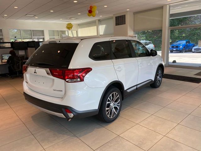 2017 Mitsubishi Outlander ES