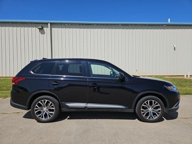 2017 Mitsubishi Outlander ES