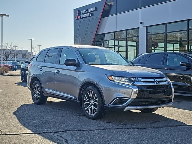 2017 Mitsubishi Outlander ES